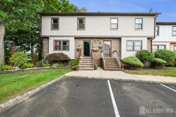 -27 Highview Drive, Woodbridge Proper, NJ 07095