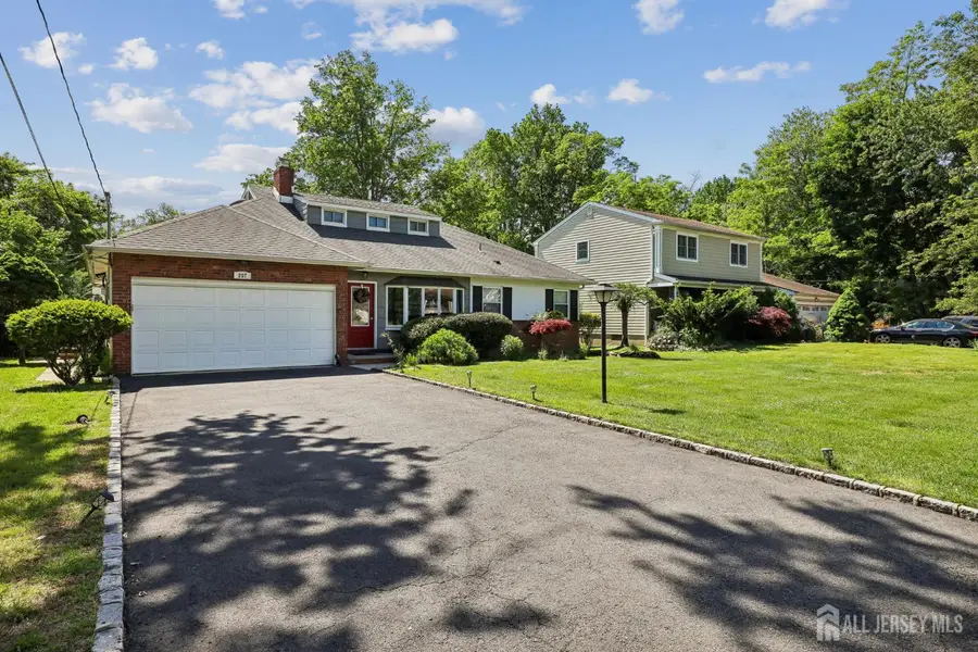 -207 Stoughton Avenue, Cranford, NJ 07016 - #2