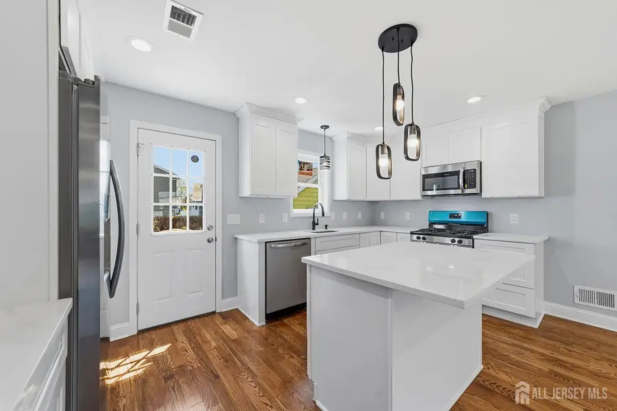 -270 Alpine Way, Laurence Harbor, NJ 08879 - #2