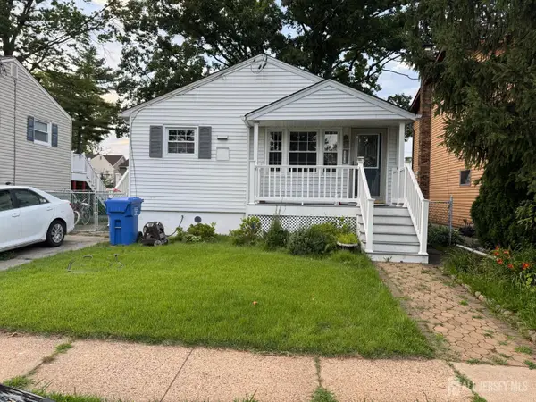 -211 E Louis Place E, Iselin, NJ 08830