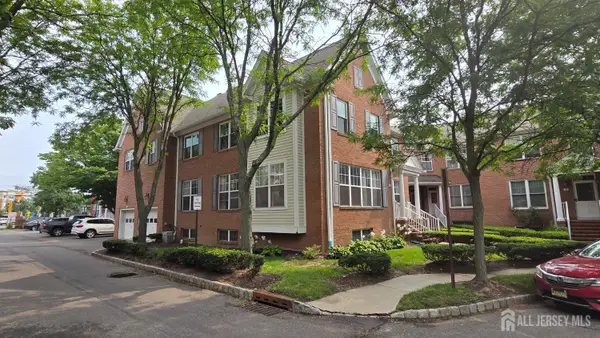 -31 Franklin School Way, Metuchen, NJ 08840