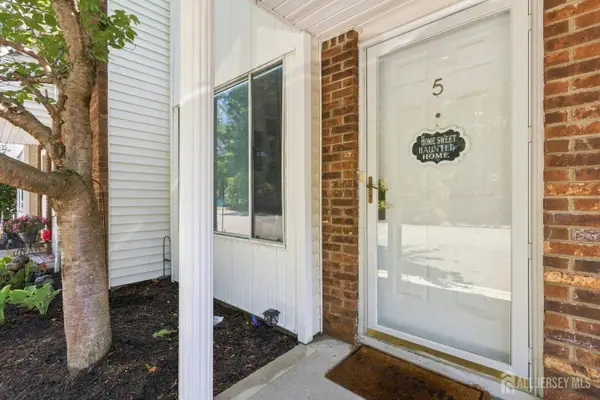 -5 Nicholas Court, Spotswood, NJ 08884