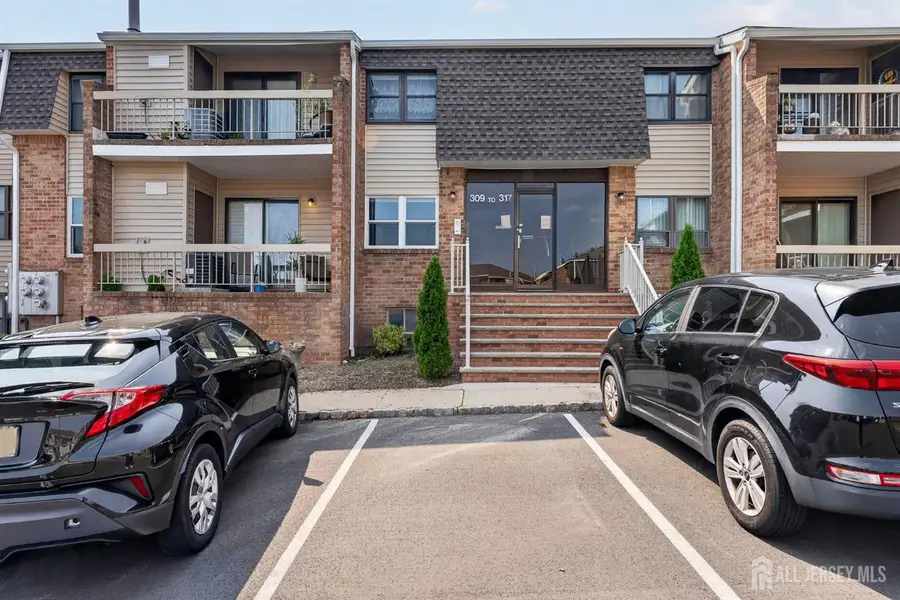 -312 Sharon Garden Court, Woodbridge, NJ 07095 - #2