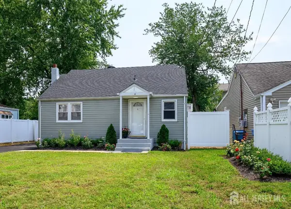 -6 Avenue A, Helmetta, NJ 08828