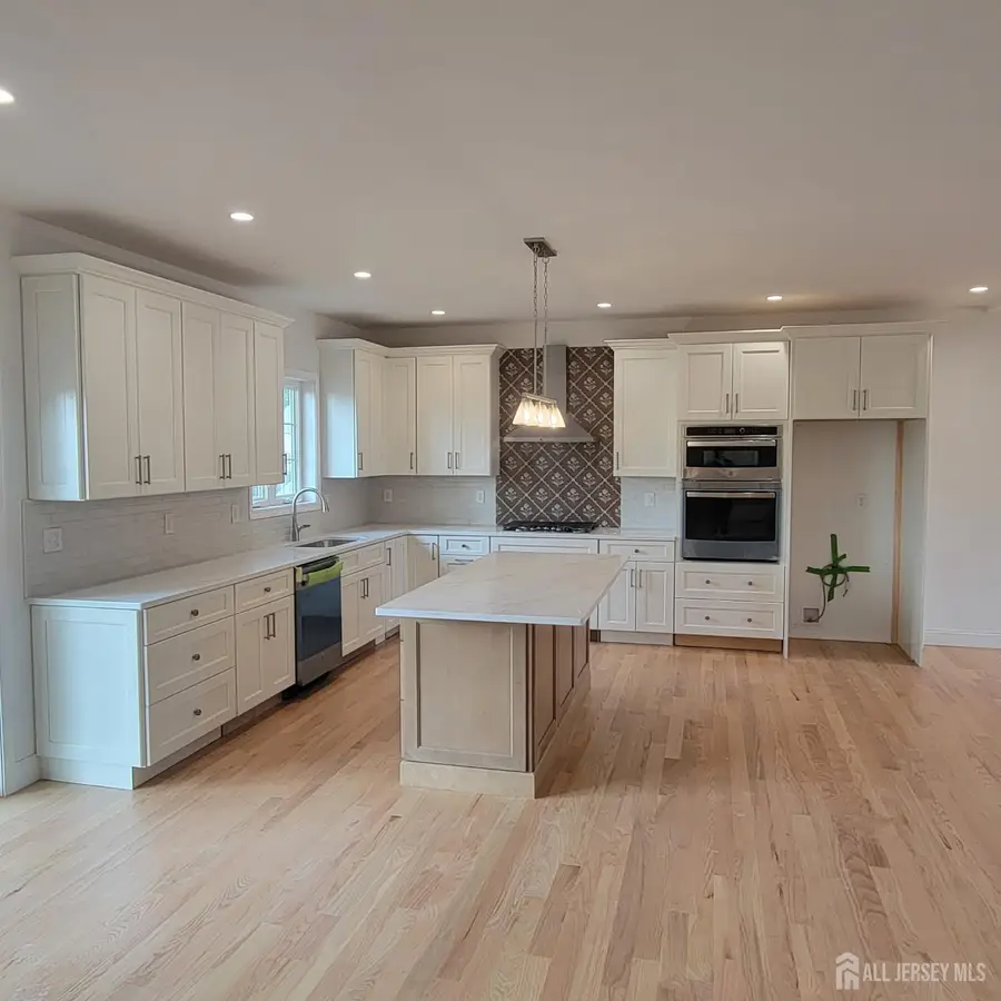 -208 E James Place E, Iselin, NJ 07095 - #2