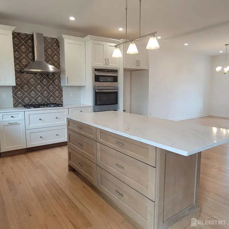 -208 E James Place E, Iselin, NJ 07095 - #3