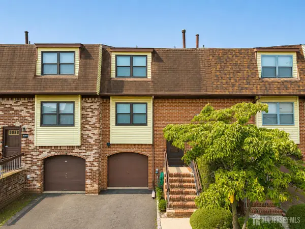 -3003 N Oaks Boulevard N, North Brunswick, NJ 08902