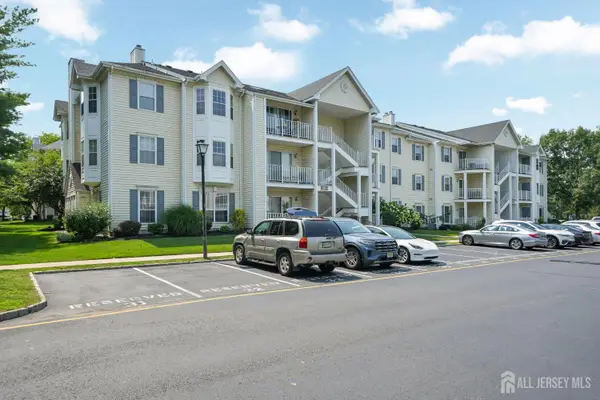 -19 Pembrook Avenue, North Brunswick, NJ 08902
