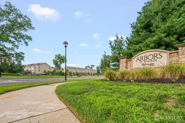 -7 Larkspur Lane, Monroe, NJ 08831