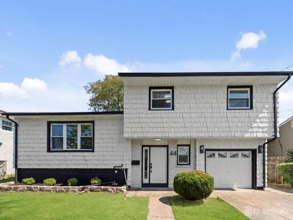 -44 Charlotte Street, Carteret, NJ 07008