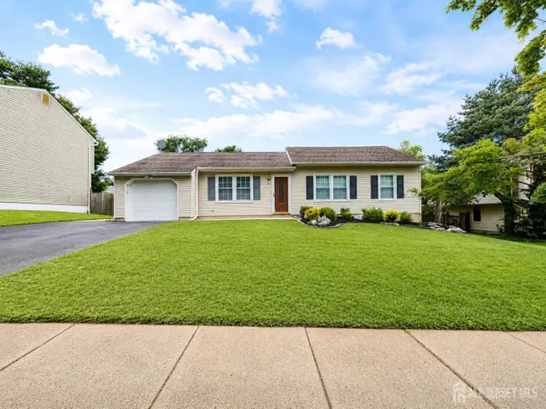 -3 Netherwood Circle, Edison, NJ 08820