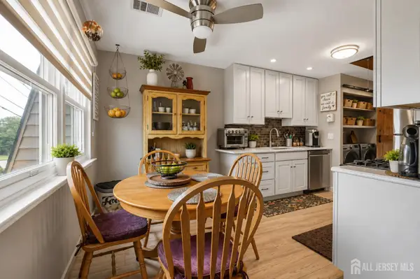 -307 Sharon Garden Court, Woodbridge Proper, NJ 07095