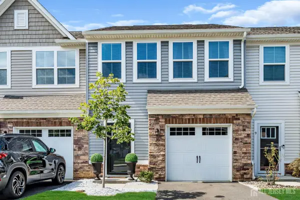 -8 Athens Way, Aberdeen, NJ 07721