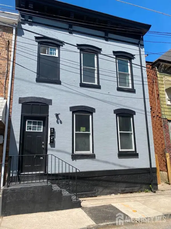 -24 SW Sanford Street, Trenton, NJ 08618
