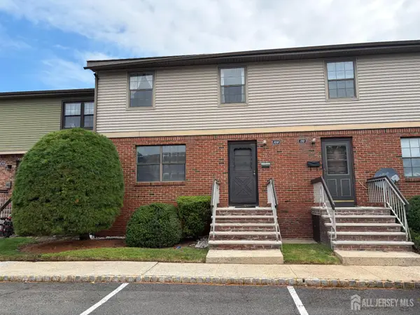 -109 Maple Hill Drive, Woodbridge Proper, NJ 07095