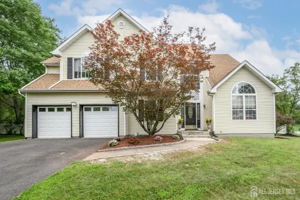 -2 Garden Hills Drive, Franklin, NJ 08873