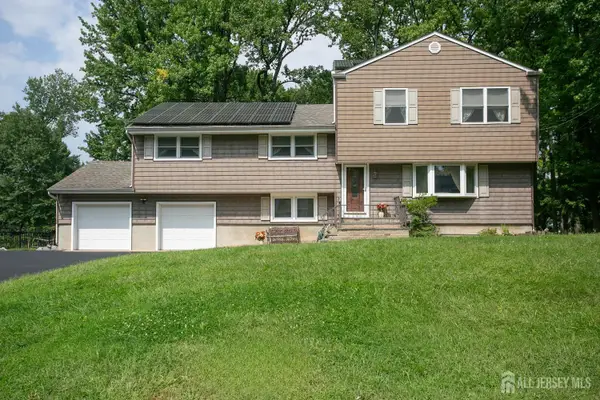 -25 Huntington Road, Edison, NJ 08820