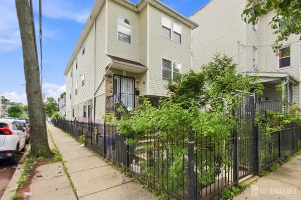 -64 Fabyan Place, Newark, NJ 07108