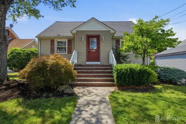 -2 Oakwood Place, North Brunswick, NJ 08902