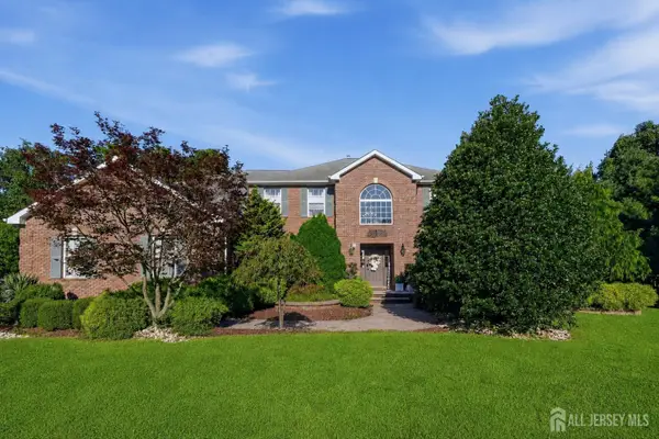 -2 Butternut Lane, Monroe, NJ 08831