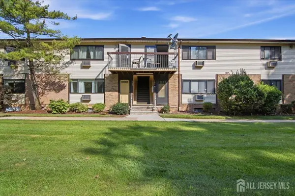 -903 Cricket Lane, Woodbridge Proper, NJ 07095
