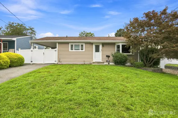 -114 Kendall Drive, Sayreville, NJ 08859
