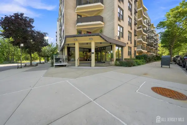 -1874 Pelham Pkwy S, New York City, NY 10461