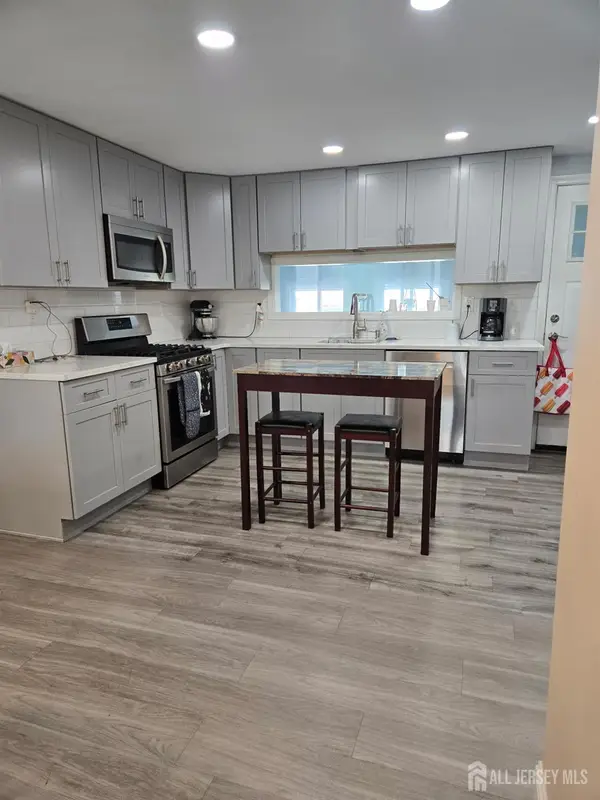 -296 Saint James Avenue, Woodbridge Proper, NJ 07095