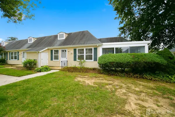 -161 Pelham Lane #E, Jamesburg, NJ 08831