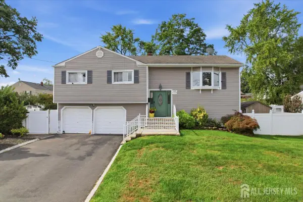 -105 Osceola Avenue, Middlesex, NJ 08846