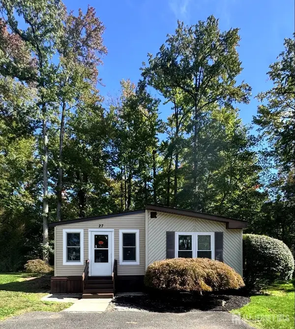 -27 Hemming Way Drive, North Brunswick, NJ 08902