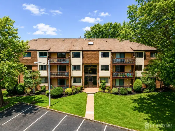 -201 Edison Glen Terrace, Edison, NJ 08837