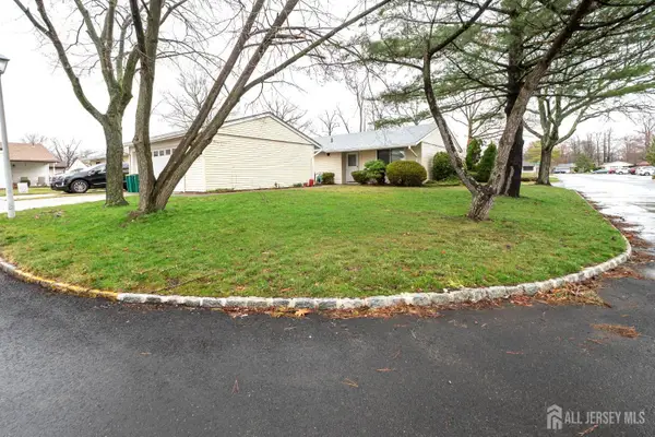 -264-B Crosse Drive, Monroe, NJ 08831