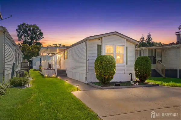 -12 Twain Road, North Brunswick, NJ 08902