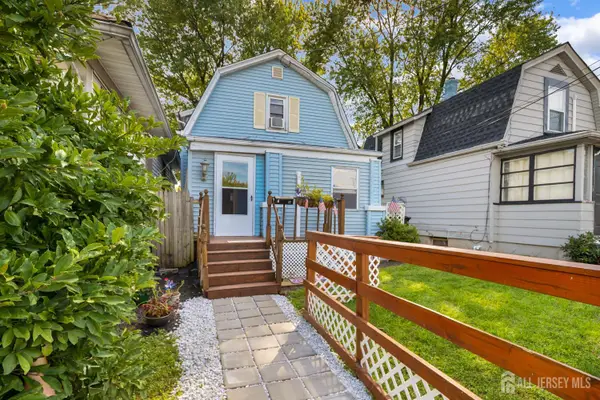 -17 Douglas Street, Fords, NJ 08863