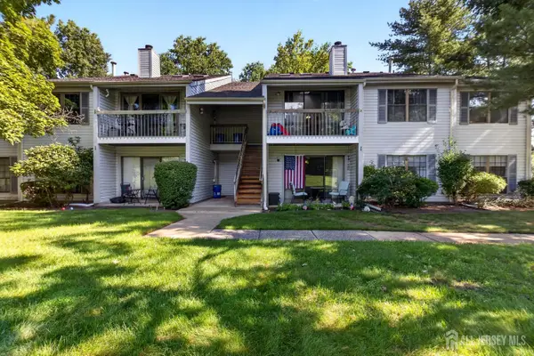 -32 Crabapple Lane, Franklin Twsp, NJ 08823