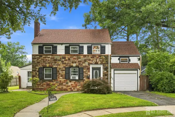 -928 Beechwood Court, Plainfield, NJ 07060