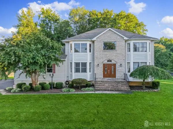 -11 Camelot Drive, Monroe, NJ 08831