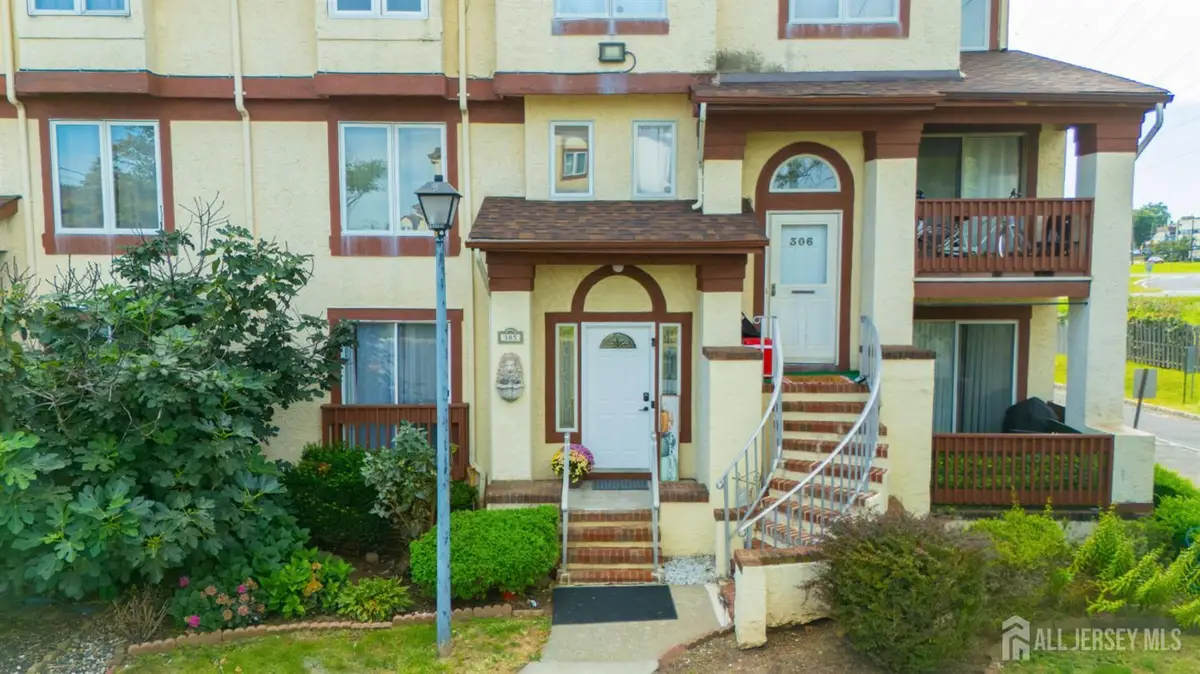 -305 Michaels Court, Woodbridge, NJ 07095 - #1