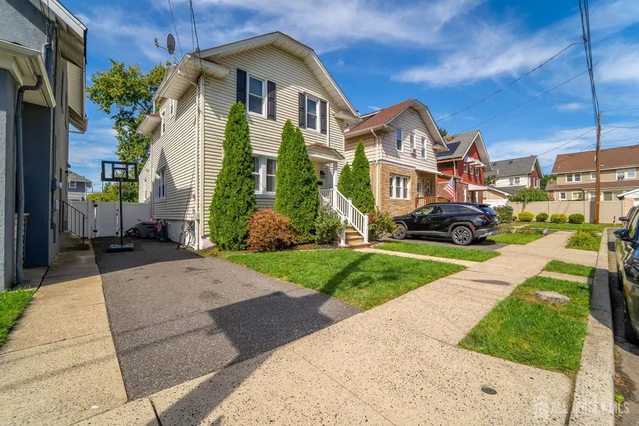 -555 E Maple Avenue E, Woodbridge, NJ 07095 - #2