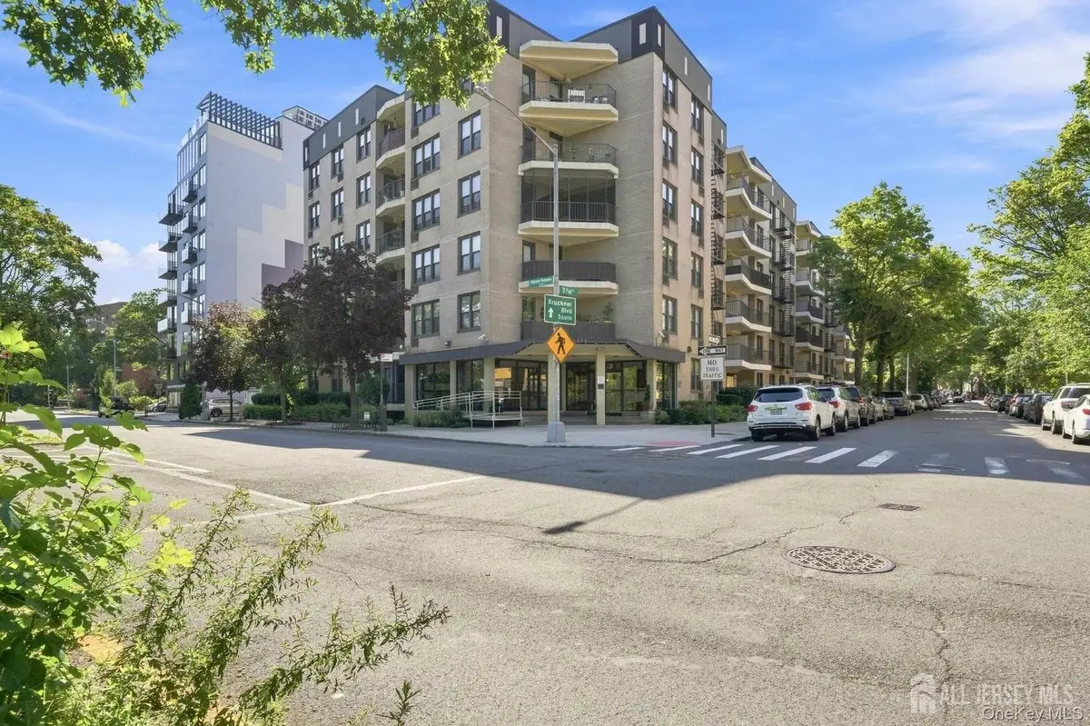 -1874 Pelham Pkwy Parkway #LF, Bronx, NY 10461 - #1