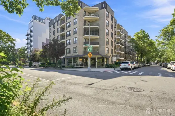 -1874 Pelham Pkwy Parkway #LF, Off Island, NY 10461