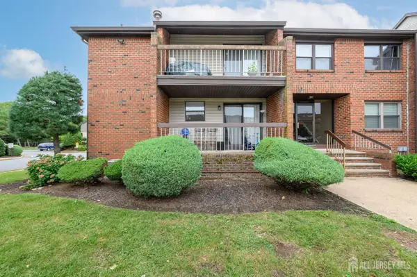 -111-A Beverly Hills Terrace, Woodbridge Proper, NJ 07095