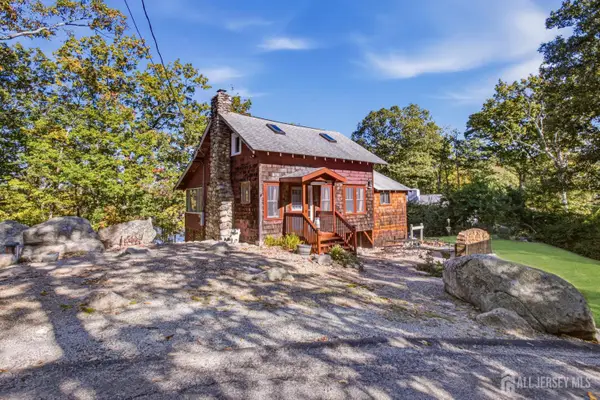 -14 Saugtaug Trail, Byram, NJ 07821