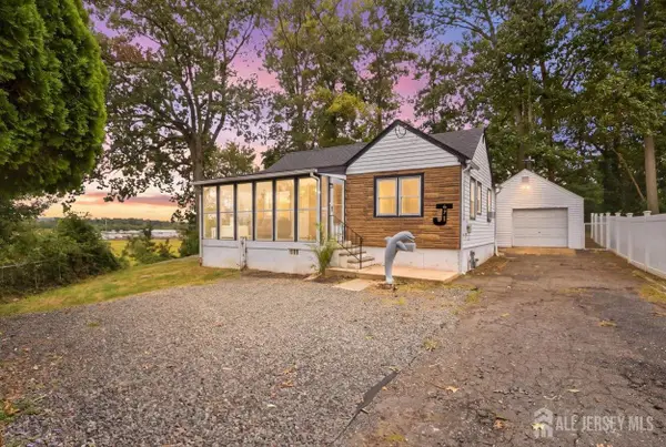-471 Beverly Drive, Aberdeen, NJ 07735