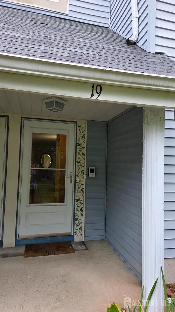 -19 Tanglewood Court, South Brunswick, NJ 08852