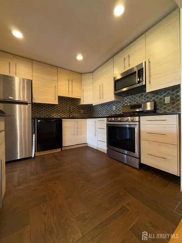 -380 Lancaster Court, Piscataway, NJ 08854