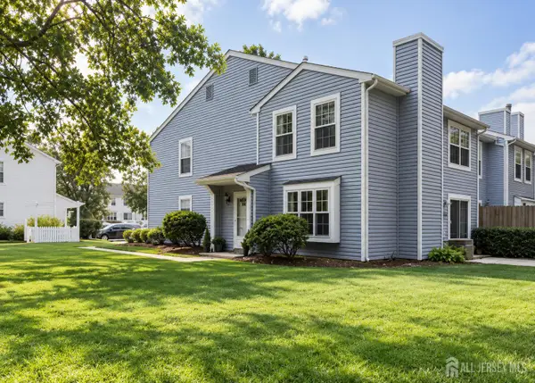 -64 Almond Drive, Franklin Twsp, NJ 08873