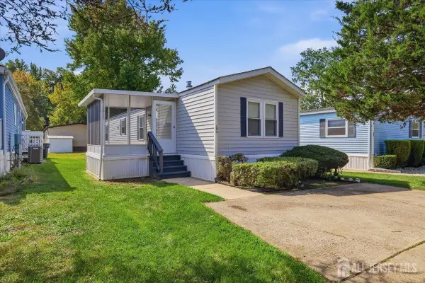 -44 Longfellow Road, North Brunswick, NJ 08902