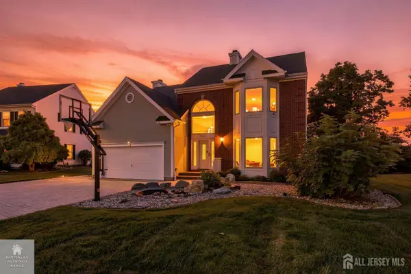 -563 Buckingham Drive, Piscataway, NJ 08854